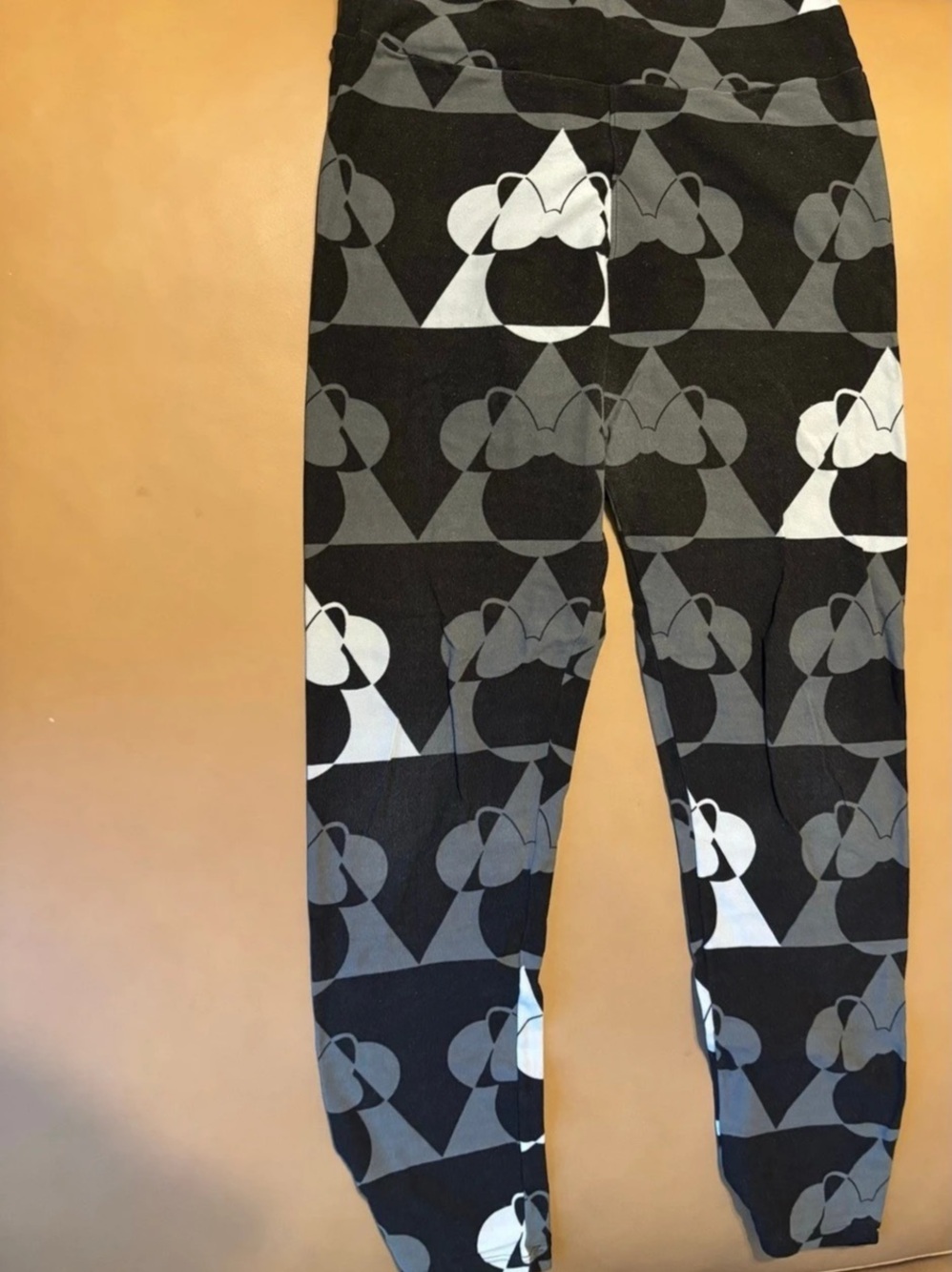 Lularoe Geometric Print Leggings in Black & Gray